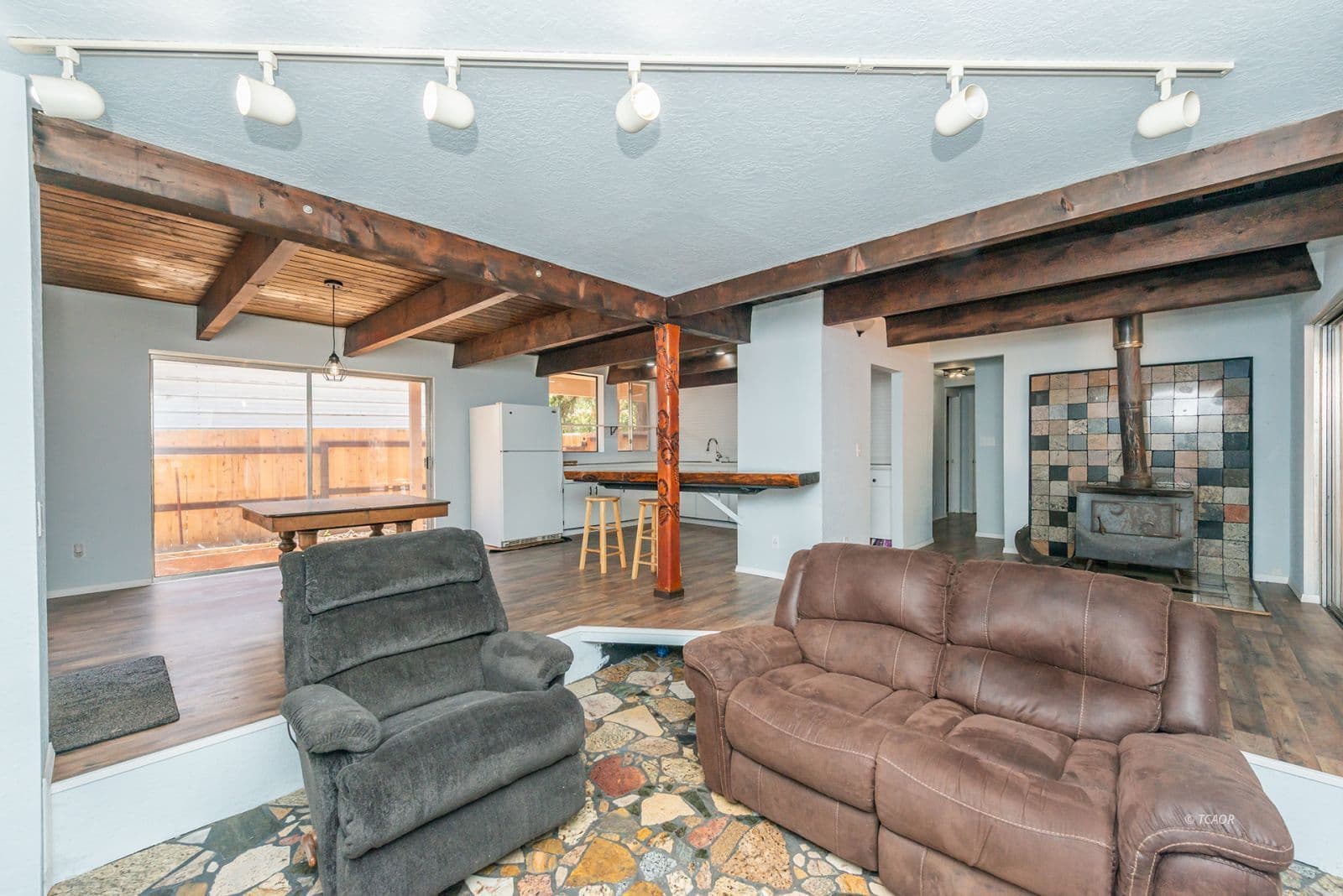 230 Mary Ave 3