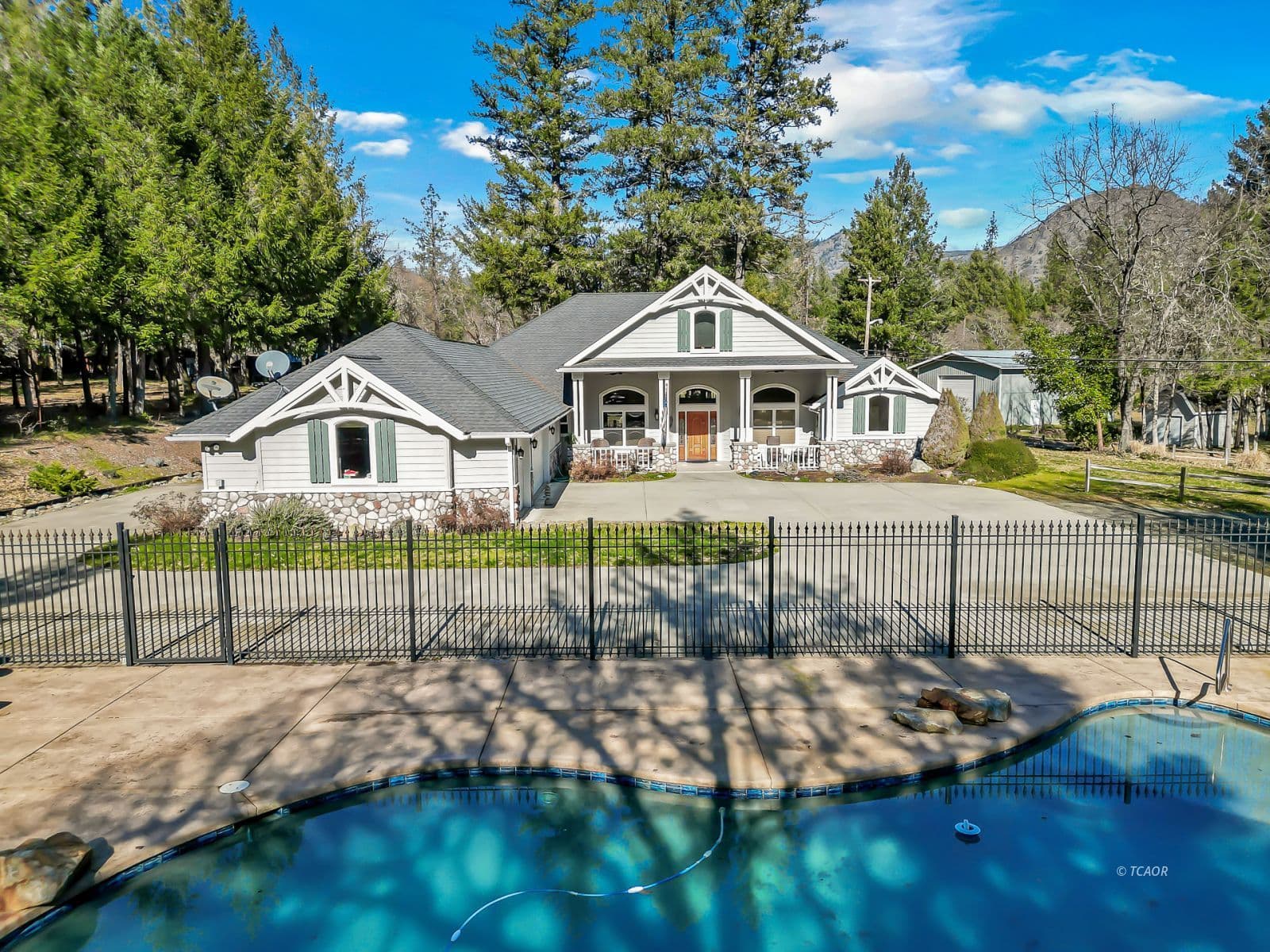 75 Woody Ln