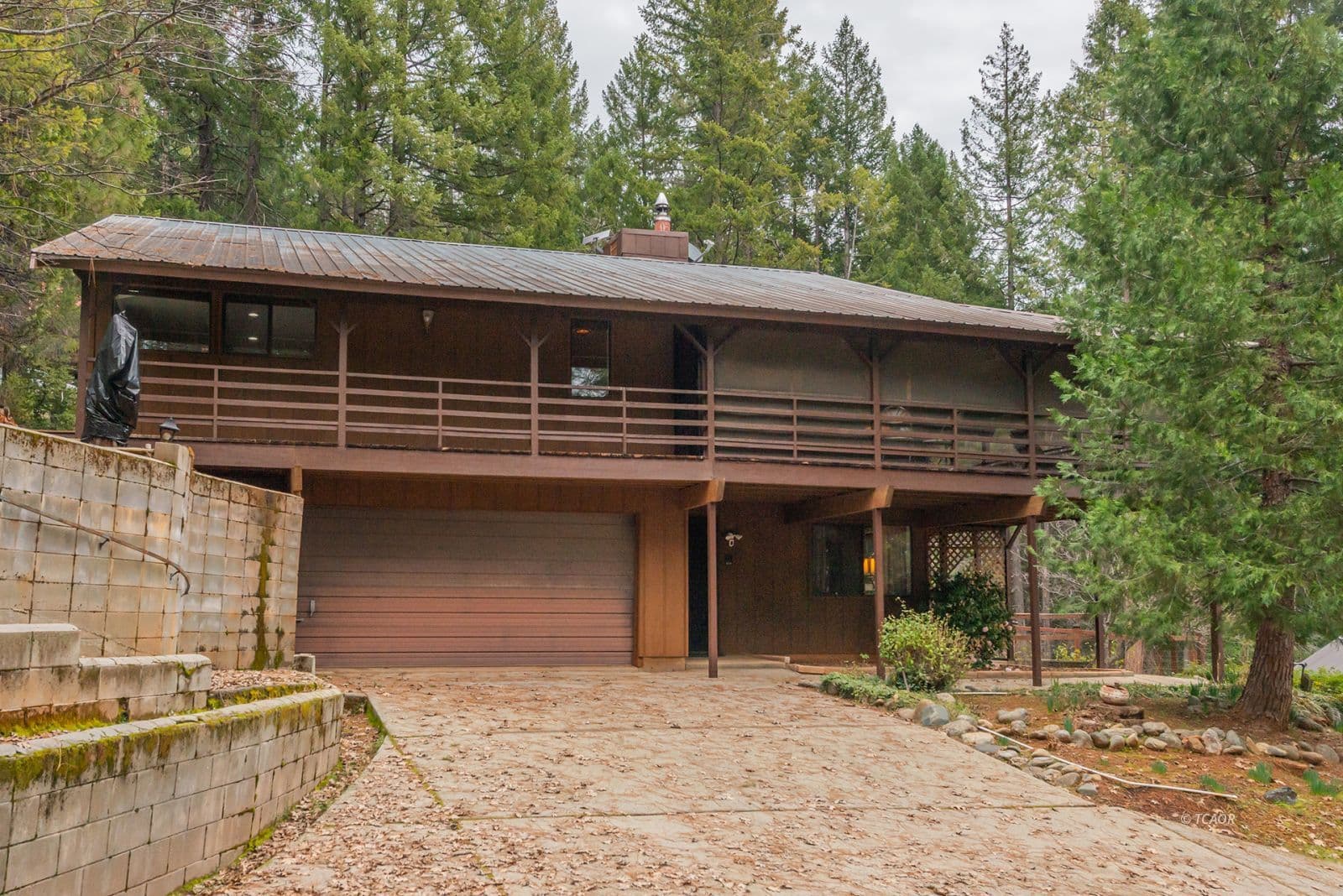 399 & 410 Lake Forest Dr
