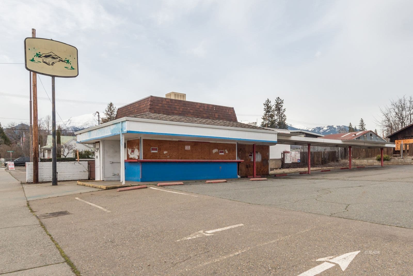1081 Main St 2
