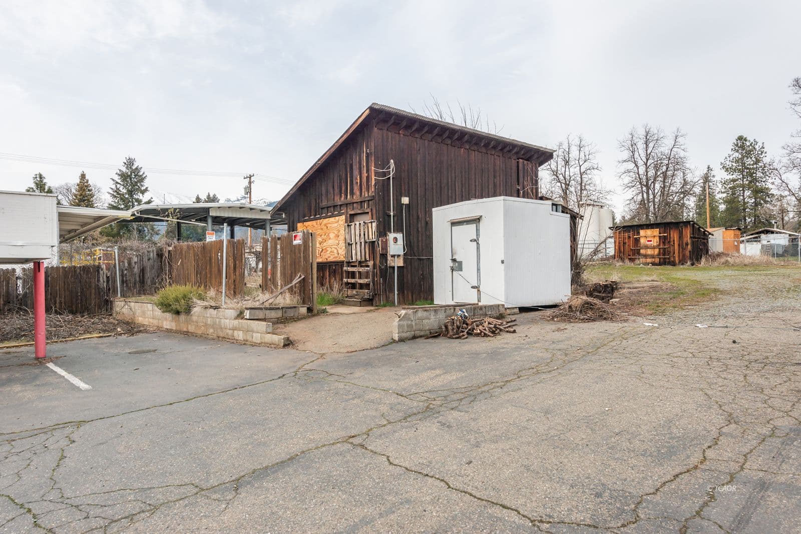 1081 Main St 3