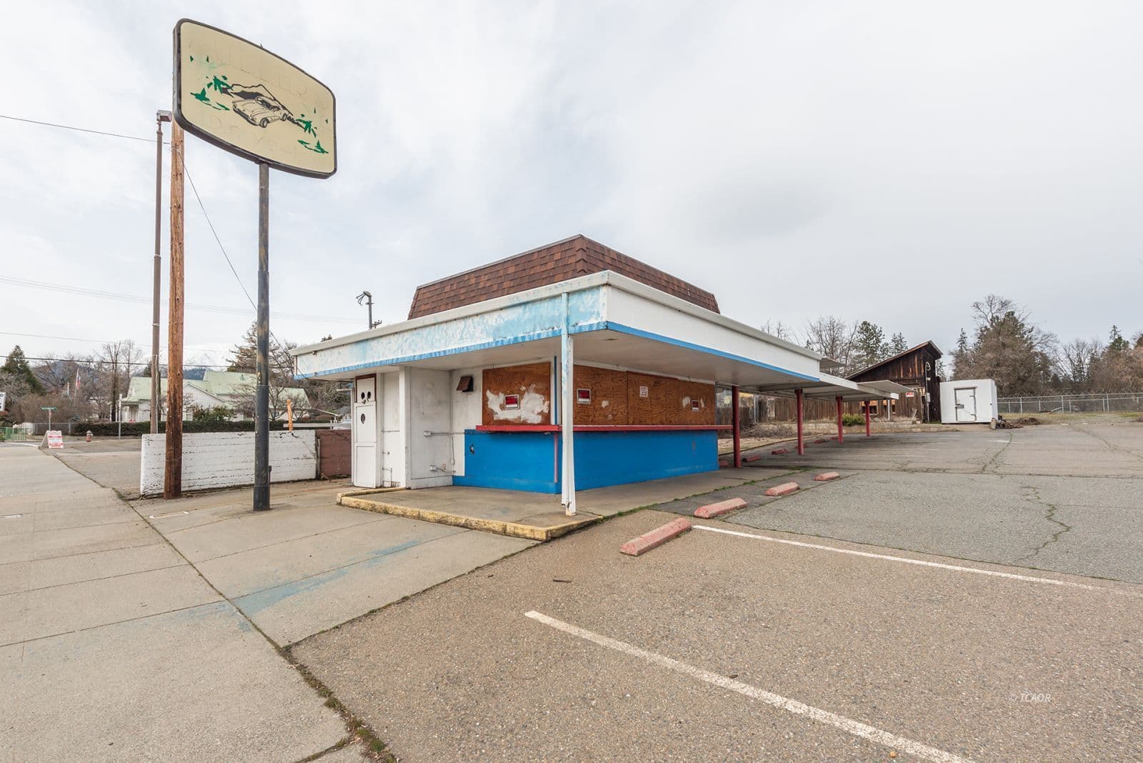 1081 Main St