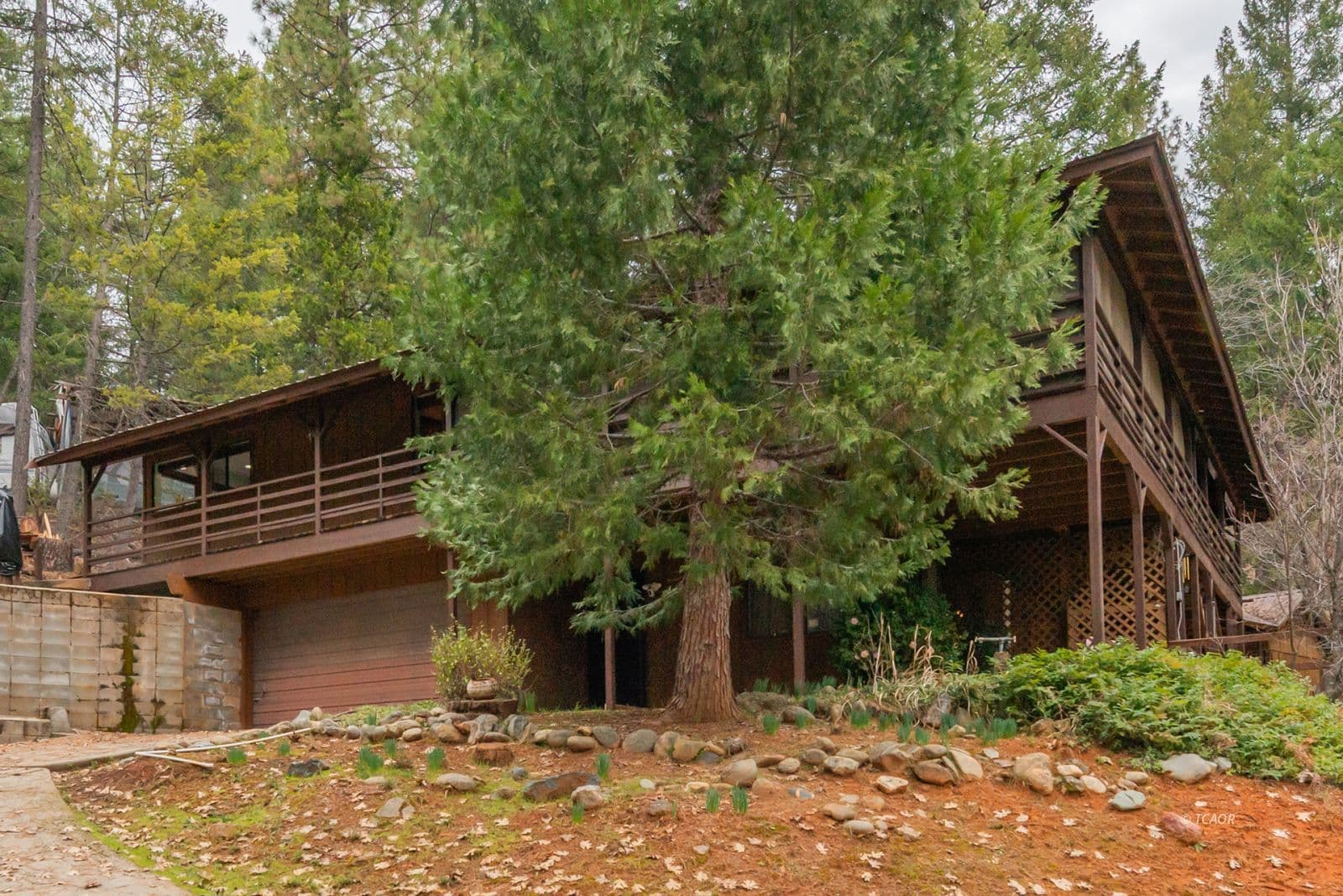 399 & 410 Lake Forest Dr 2